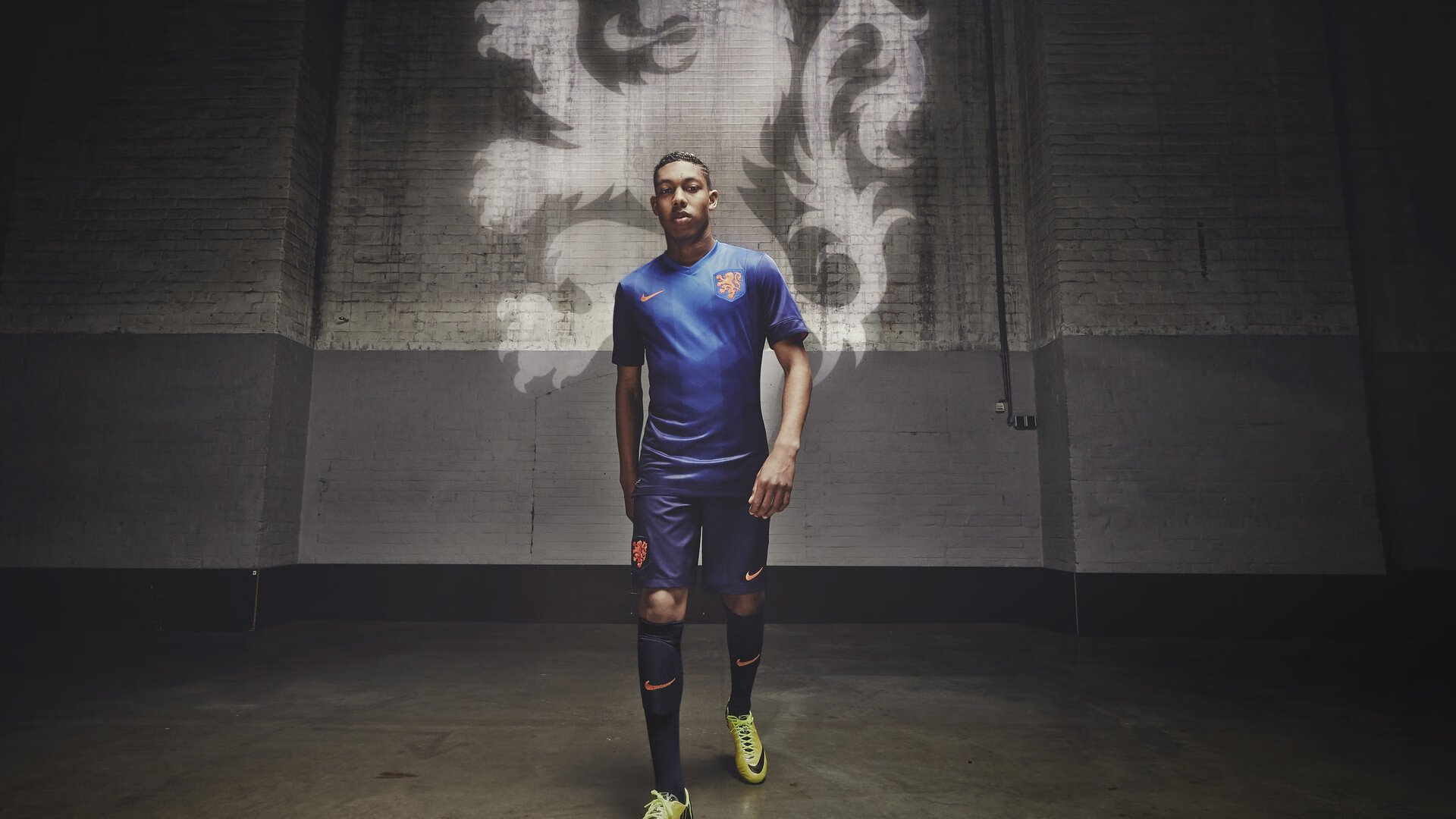 是否应鼓励球员参与禁毒宣传教育活动，鼓励支持参与禁毒